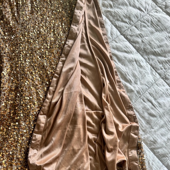 NWOT Mac Duggal Gold Sequin Slit Gown - Picture 5 of 8